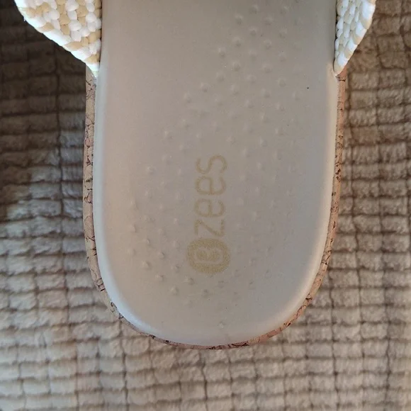 New BZEES Resort Wht/Nat Fabric Wedge Sandals Size 7.5 M With Box - Picture 5 of 16